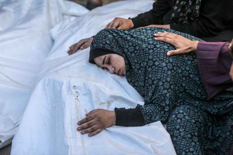 60 شهيدا في غزة والمجازر تستهدف أطفالا ومجوّعين