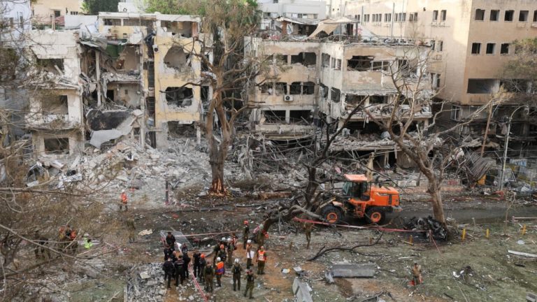 “معاريف”: آلاف الجرحى والنازحين في”إسرائيل” نتيجة الحرب على إيران