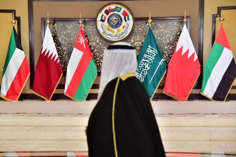 دول الخليج تحذّر من “تهديد إشعاعي” في حال استهدف الاحتلال مفاعل بوشهر الإيراني