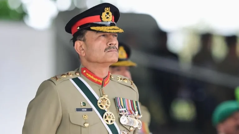 13 ارتقوا من الجيش الباكستاني في تفجير انتحاري قرب الحدود مع أفغانستان