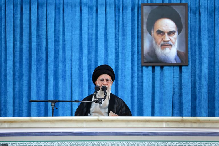 الإمام الخامنئي: طهران لن تتخلى عن تخصيب اليورانيوم