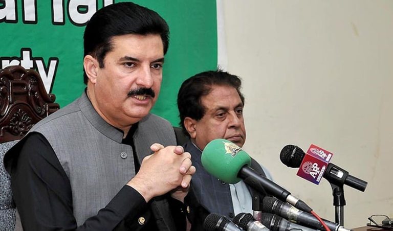 إذا حاول أبناء عمران خان أخذ القانون والدستور الباكستاني بأيديهم، فسيتم اعتقالهم: حاكم خيبر پختونخوا