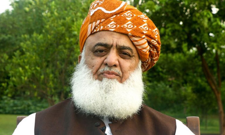 فضل الرحمن: “لن نُنهي الخلافات مع حزب PTI، ونريد الحفاظ على الاعتدال في العلاقات”