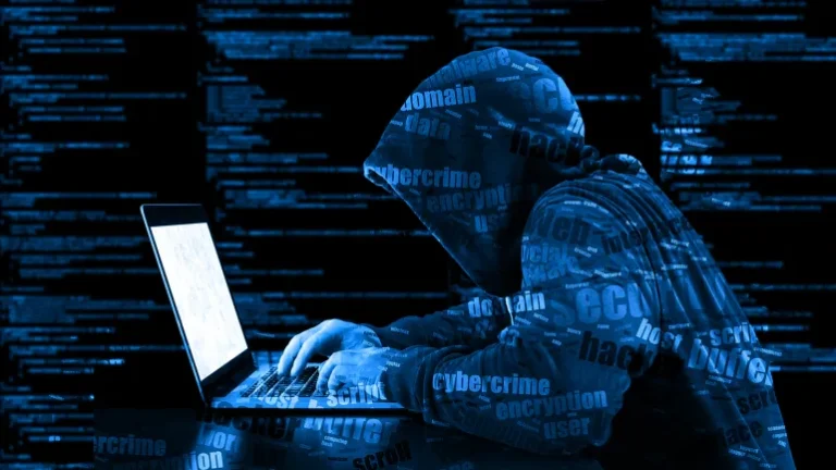 قراصنة يهددون بنشر رسائل بريد لمساعدي ترامب وأميركا تتهم إيران