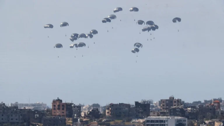 غزة: ارتفاع عدد ضحايا الإنزال الجوي للمساعدات إلى 23 شهيداً و124 مصاباً