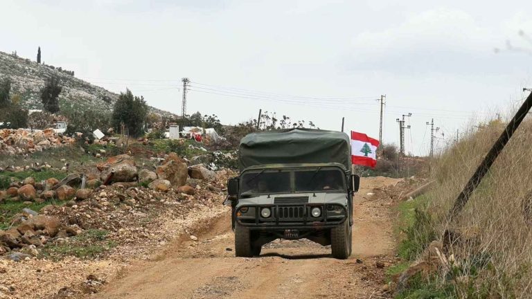 لبنان: شهداء وجرحى بين عناصر الجيش بانفجار ذخائر عند أطراف مجدلزون جنوبي البلاد