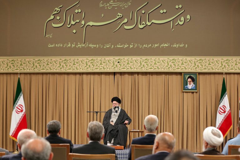 الطريق لمواجهة جرائم الكيان الصهيوني ليس مسدودًا؛ يجب قطع العلاقات الاقتصادية والسياسية