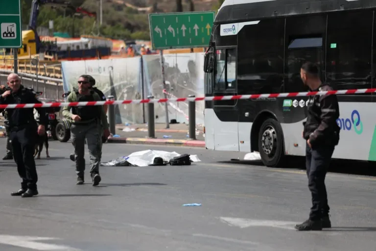 مقتل 5 إسرائيليين في إطلاق نار بالقدس