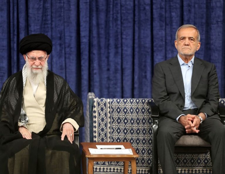 السيد خامنئي: زيارة بزشكيان للصين وفرت الأرضية لأحداث كبرى تحتاجها إيران