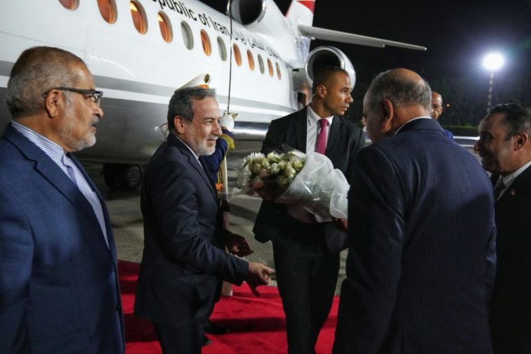 وزير الخارجية الإيراني عباس عراقتشي يصل إلى تونس ضمن جولة أفريقية