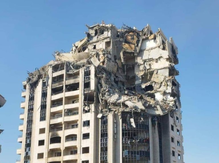 غزة: 54 شهيداً منذ فجر اليوم.. والاحتلال يقصف برجاً غربي مدينة غزة