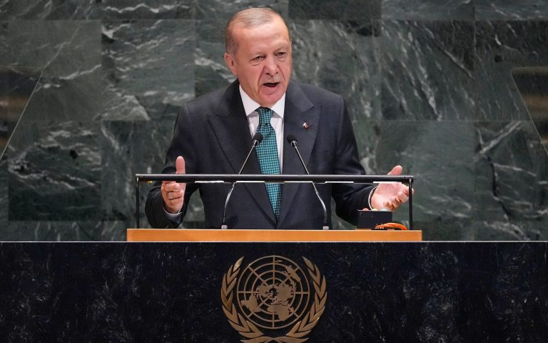 الرئيس التركي يدعو لحل النزاع في كشمير