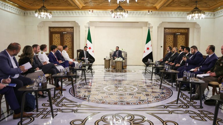 الرئاسة السورية تعلن لقاء الشرع مع براك وقائد القيادة المركزية الأميركية في دمشق