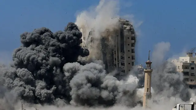 غزة: فقدان 25 شخصاً من عائلة واحدة تحت الأنقاض والصحة تطالب بحماية المستشفيات