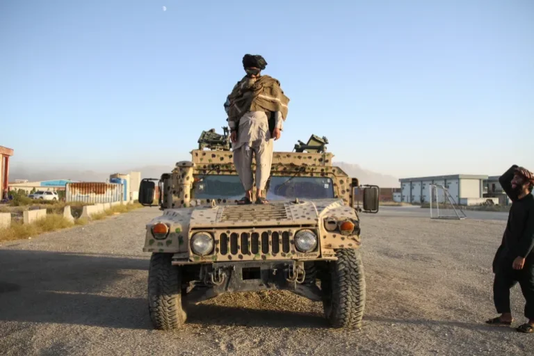 طالبان: مقتل أكثر من 12 مدنياً وإصابة 100 آخرين في هجمات باكستانية اليوم