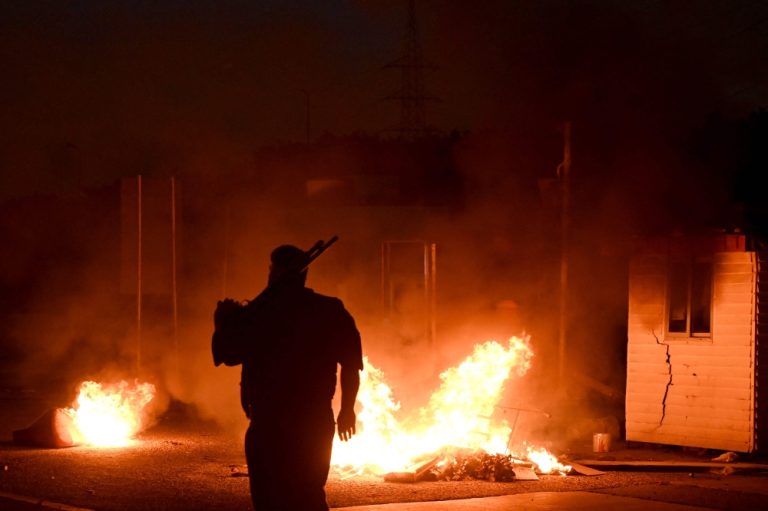 اندلاع اشتباكات بالأسلحة النارية بين باكستان وأفغانستان على الحدود