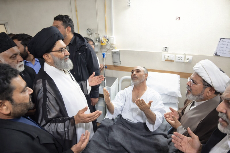 زعيم الشيعة في باكستان يزور جرحى التفجير الإرهابي الذي استهدف مسجد السيدة خديجة الكبرى في إسلام آباد مؤخراً