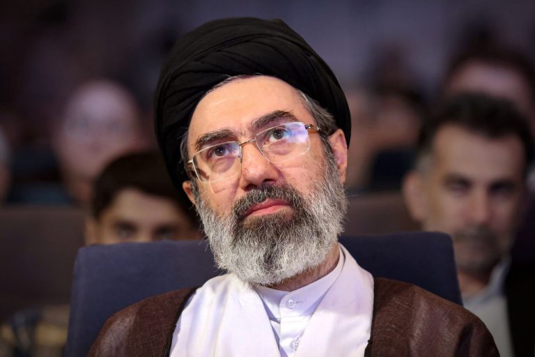 قائد الثورة الإسلامية: إيران القوية تقوم على القوة العلمية والتكنولوجية